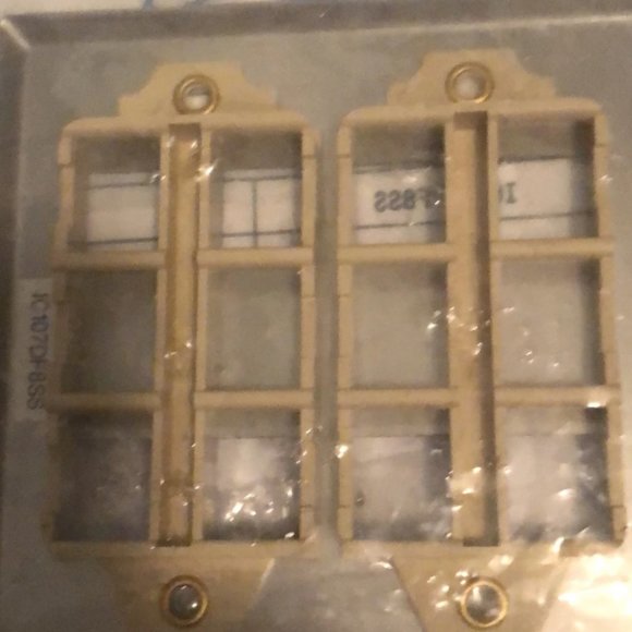 ICC Classic Stainless Steel Faceplate with 8 Ports - Picture 3 of 3